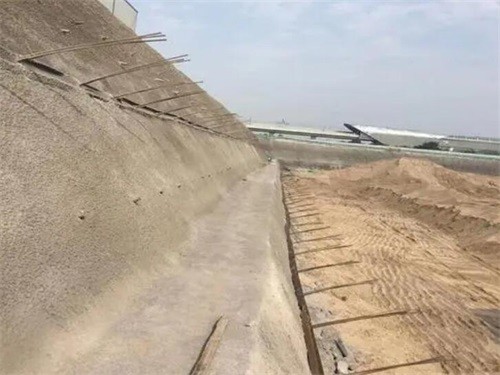 白云鄂博矿区河道边坡加固